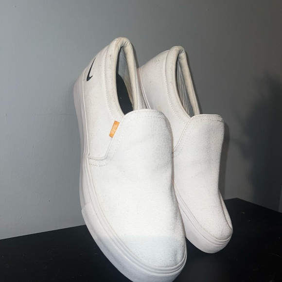 White Nike slip on shoes size 7 - Picture 2 of 5